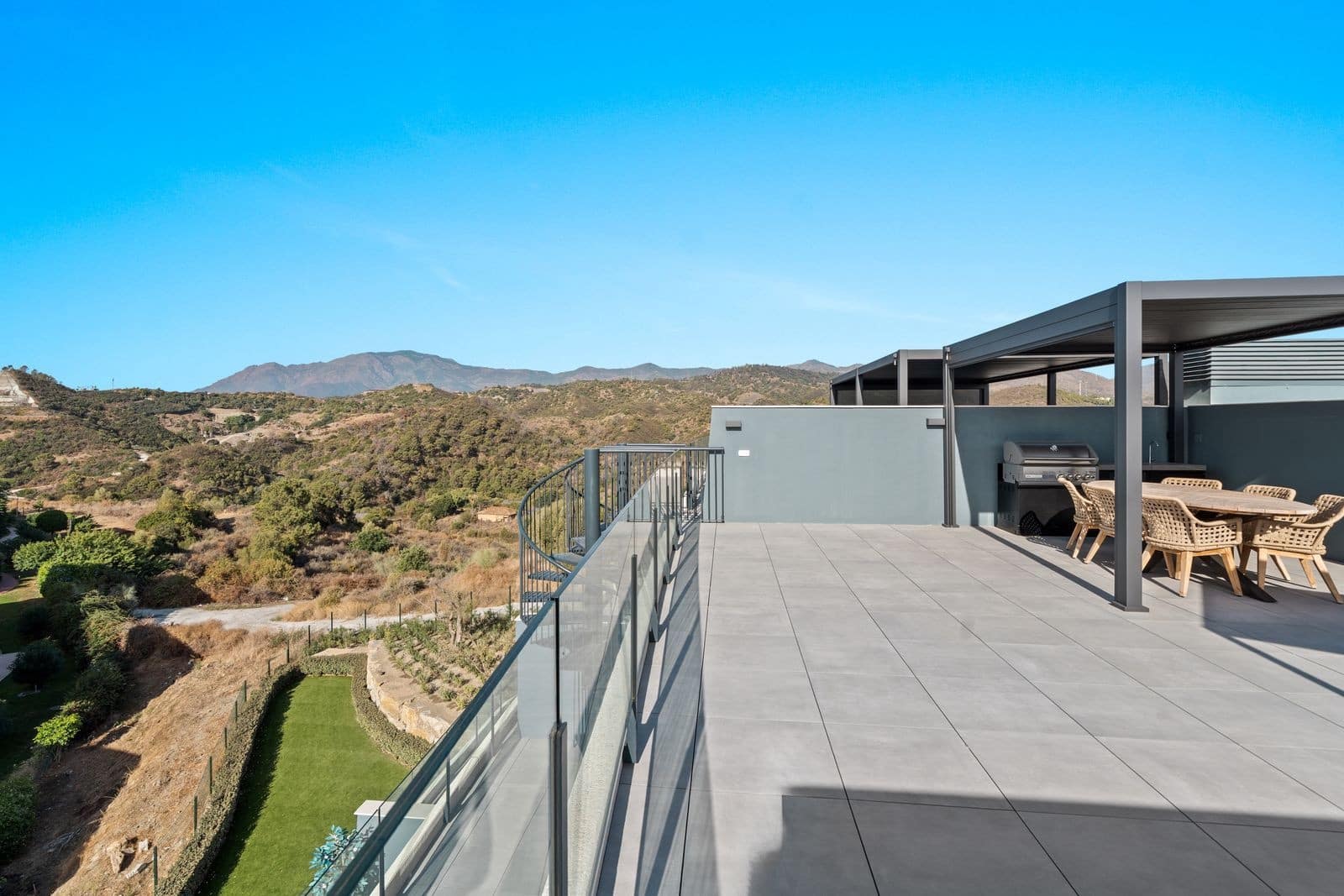 3 soverom Penthouse til salgs i Estepona med svømmebasseng garasje - € 925 000 (Ref: 9644659)