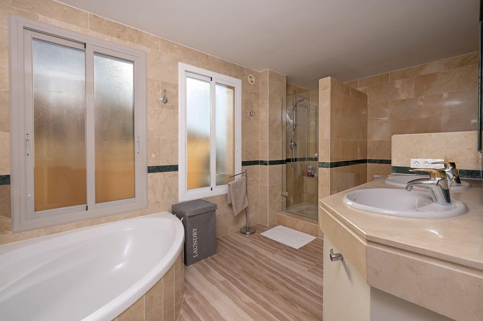 4 slaapkamer Penthouse te koop in Marbella met zwembad garage - € 1.399.000 (Ref: 9647887)