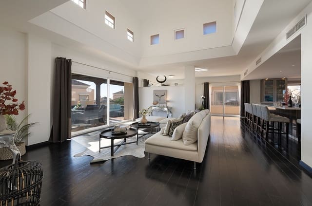 4 sovrum Takvåning till salu i Marbella med pool garage - 1 399 000 € (Ref: 9647887)