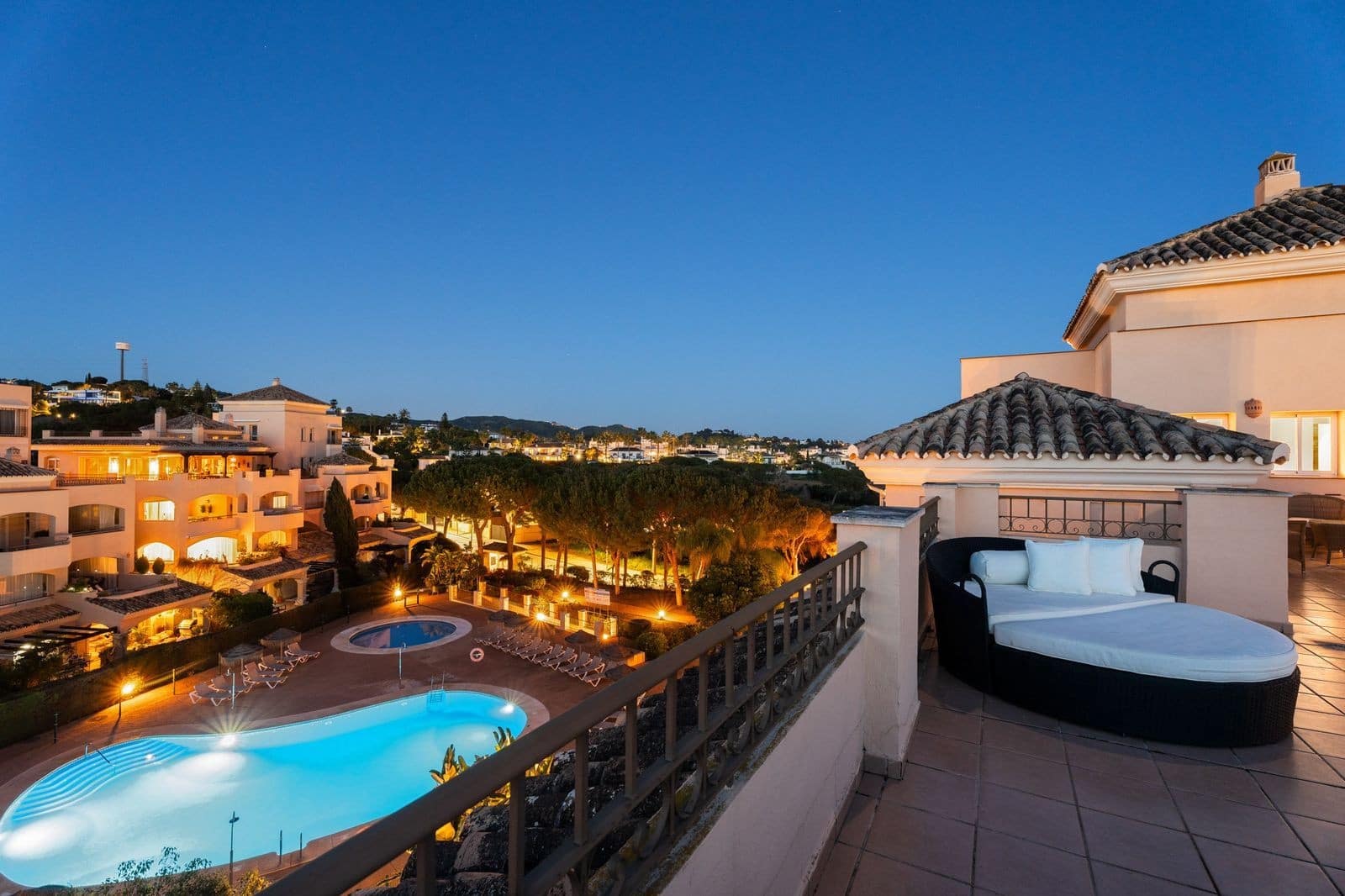 4 sovrum Takvåning till salu i Marbella med pool garage - 1 399 000 € (Ref: 9647887)