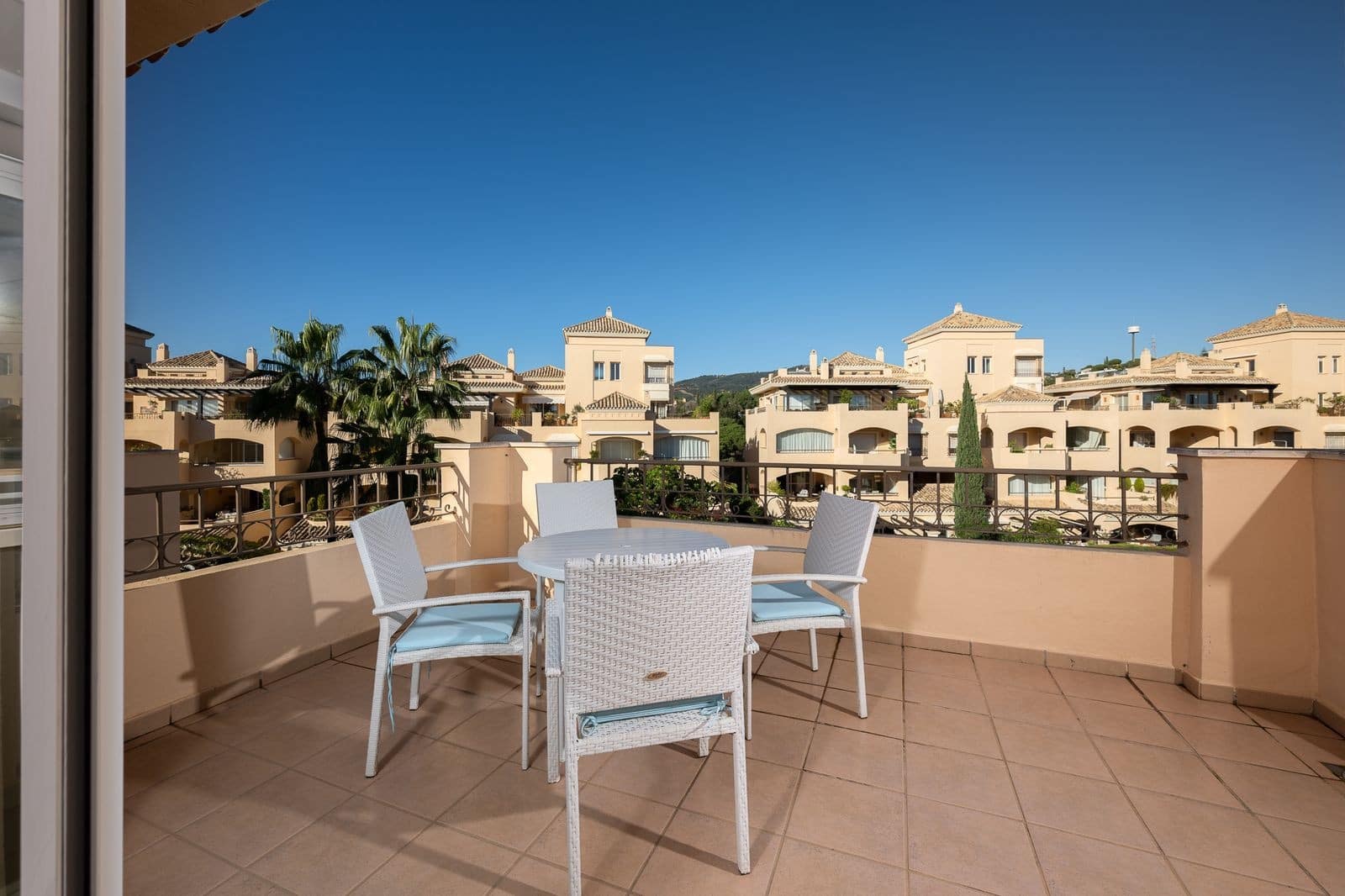 4 sovrum Takvåning till salu i Marbella med pool garage - 1 399 000 € (Ref: 9647887)