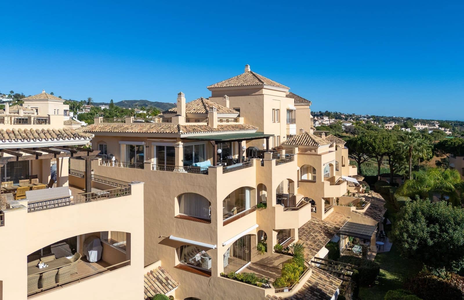 4 sovrum Takvåning till salu i Marbella med pool garage - 1 399 000 € (Ref: 9647887)