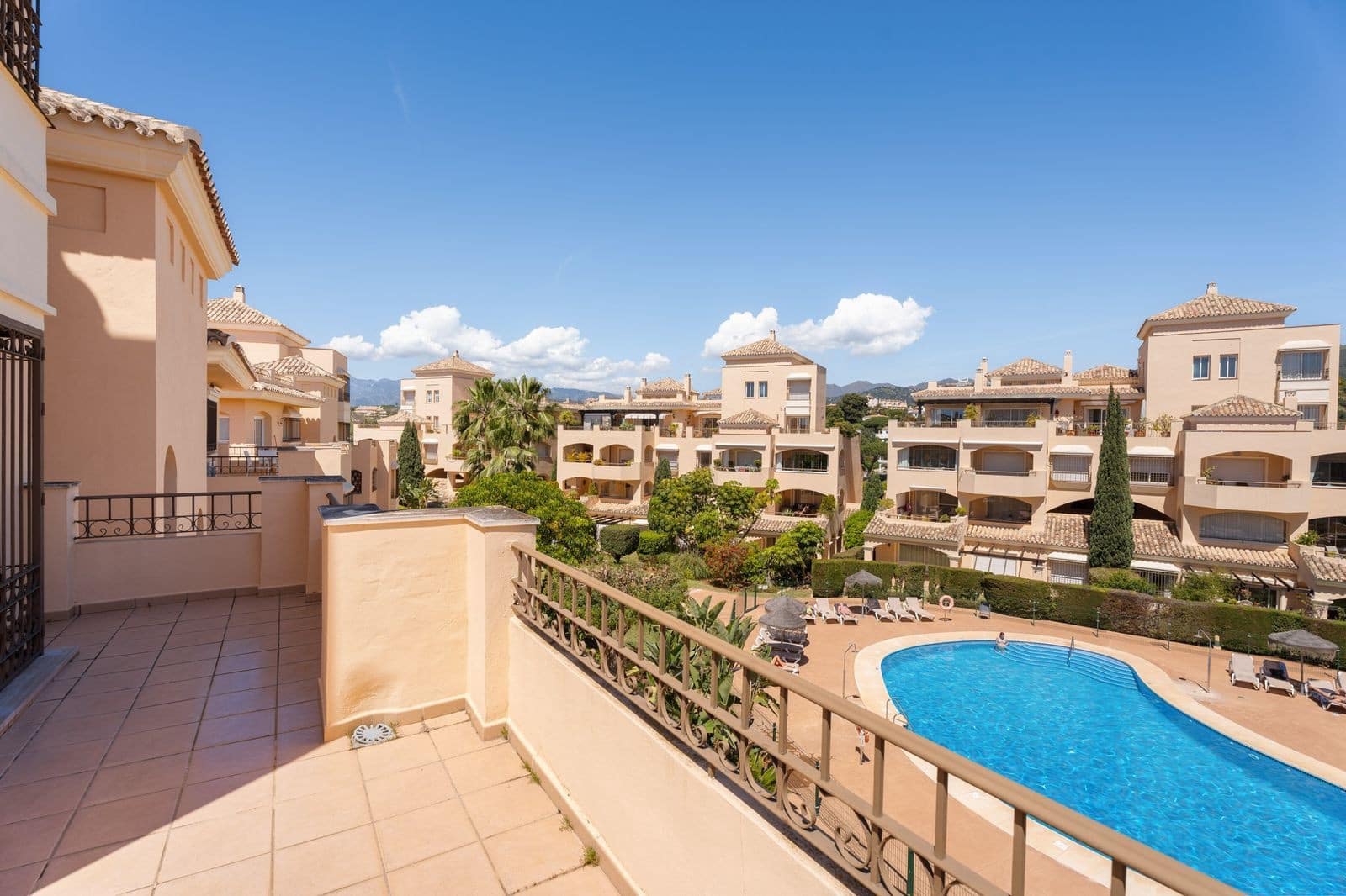 4 sovrum Takvåning till salu i Marbella med pool garage - 1 399 000 € (Ref: 9647887)