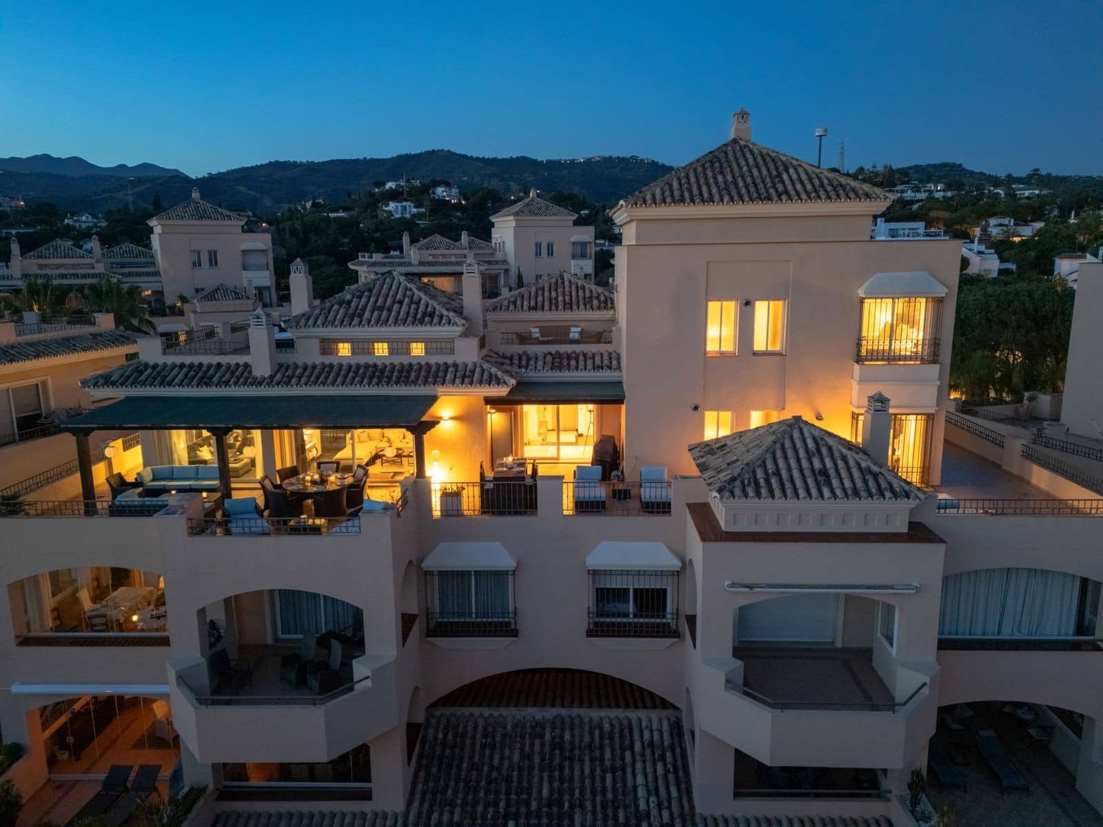4 sovrum Takvåning till salu i Marbella med pool garage - 1 399 000 € (Ref: 9647887)