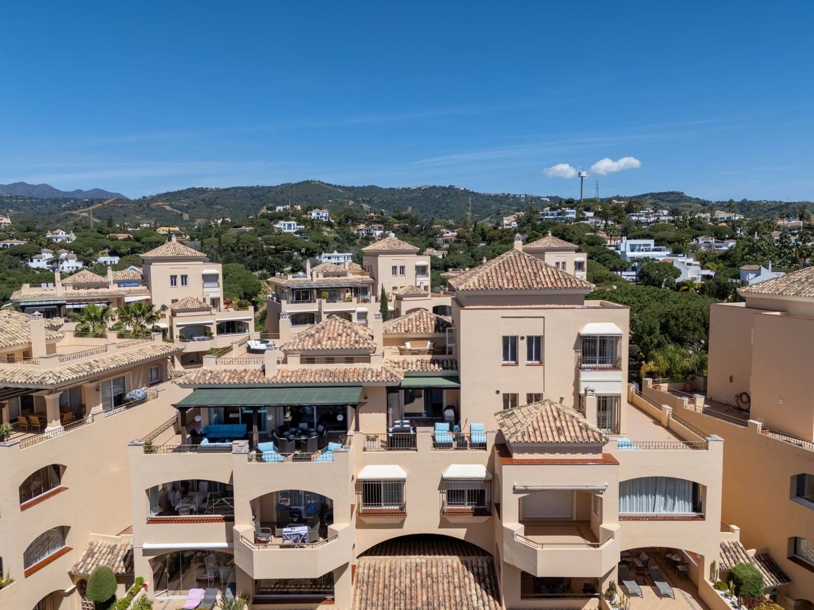 4 sovrum Takvåning till salu i Marbella med pool garage - 1 399 000 € (Ref: 9647887)