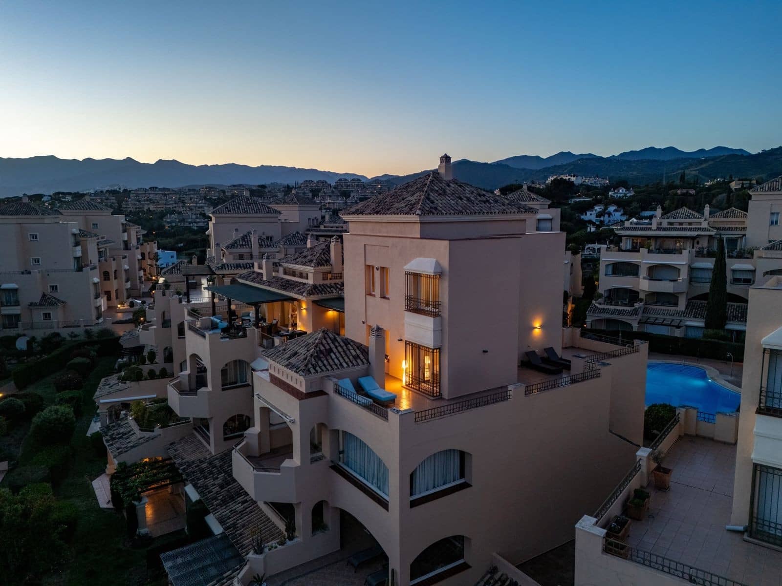 4 sovrum Takvåning till salu i Marbella med pool garage - 1 399 000 € (Ref: 9647887)