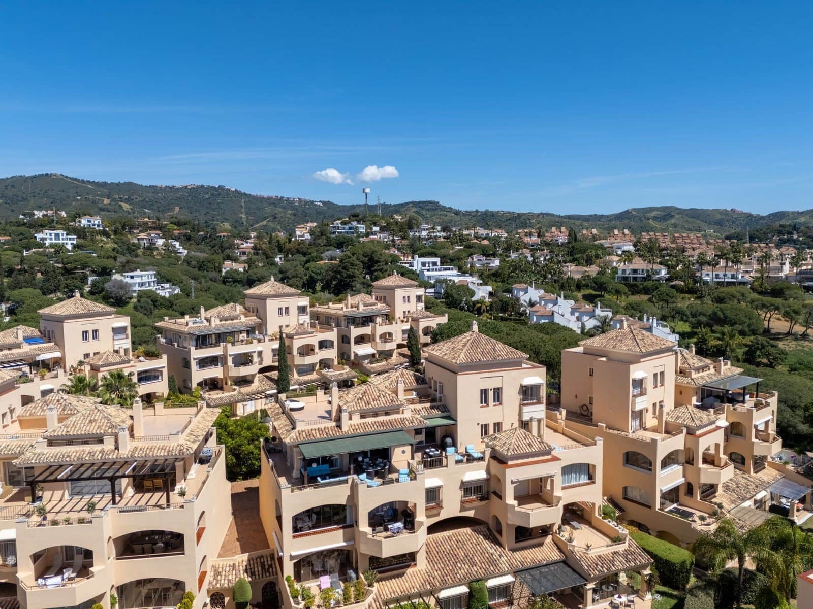 4 sovrum Takvåning till salu i Marbella med pool garage - 1 399 000 € (Ref: 9647887)