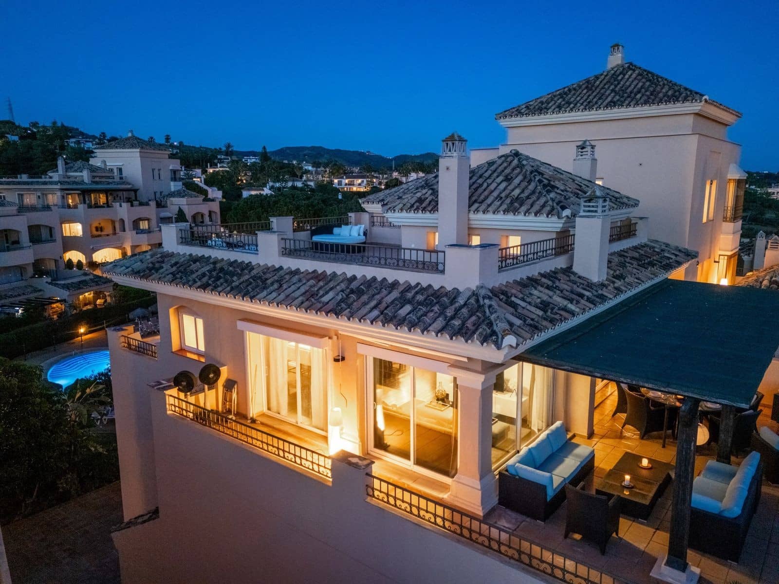4 sovrum Takvåning till salu i Marbella med pool garage - 1 399 000 € (Ref: 9647887)