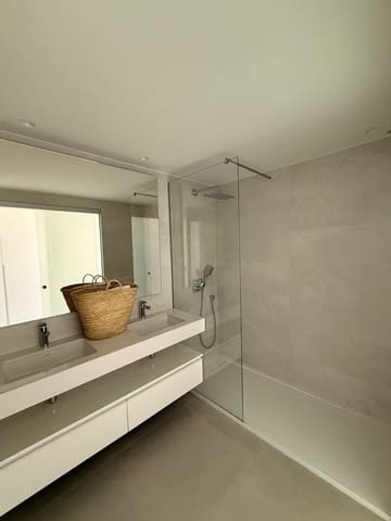 3 quarto Apartamento para venda em Estepona com piscina garagem - 950 000 € (Ref: 9647890)