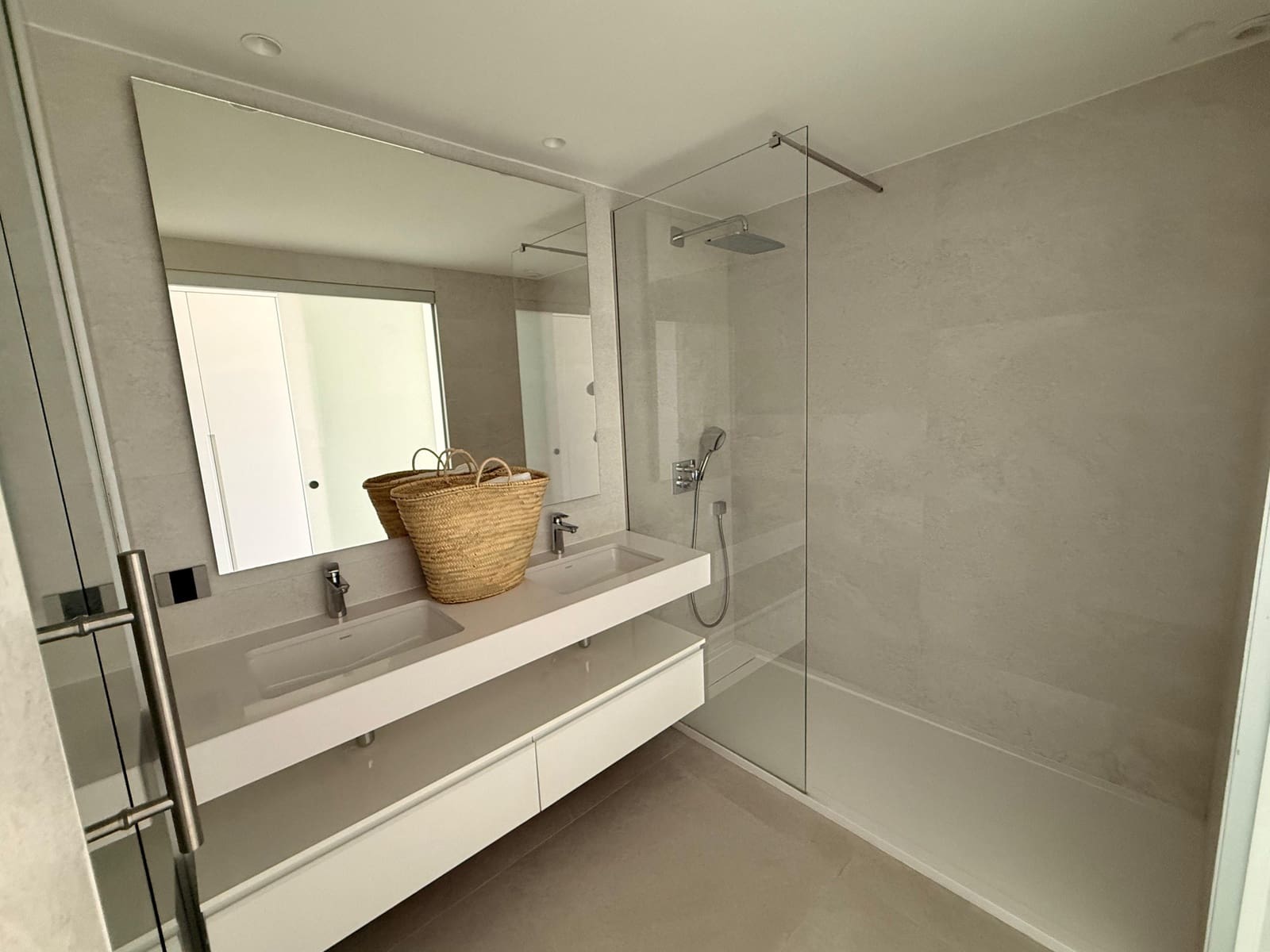 3 slaapkamer Appartement te koop in Estepona met zwembad garage - € 950.000 (Ref: 9647890)