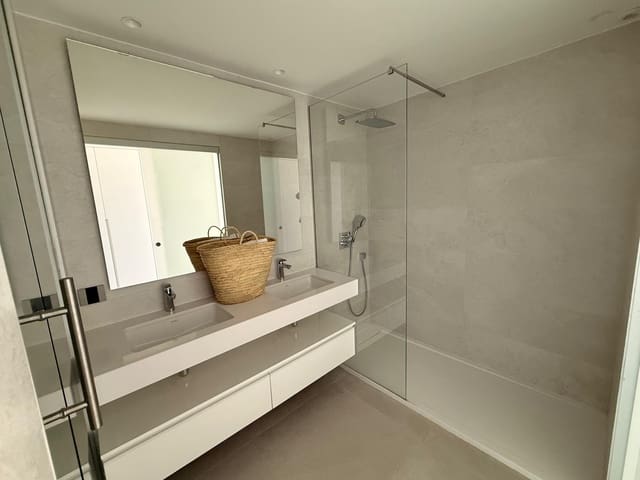 3 quarto Apartamento para venda em Estepona com piscina garagem - 950 000 € (Ref: 9647890)