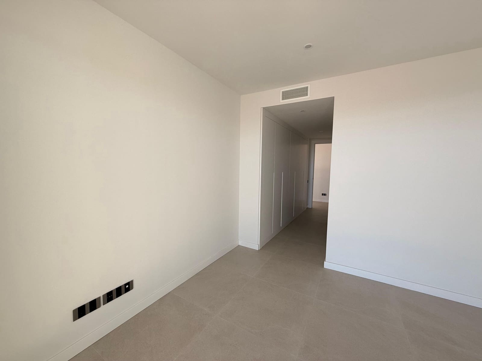 3 soverom Leilighet til salgs i New Golden Mile med svømmebasseng garasje - € 950 000 (Ref: 9647890)