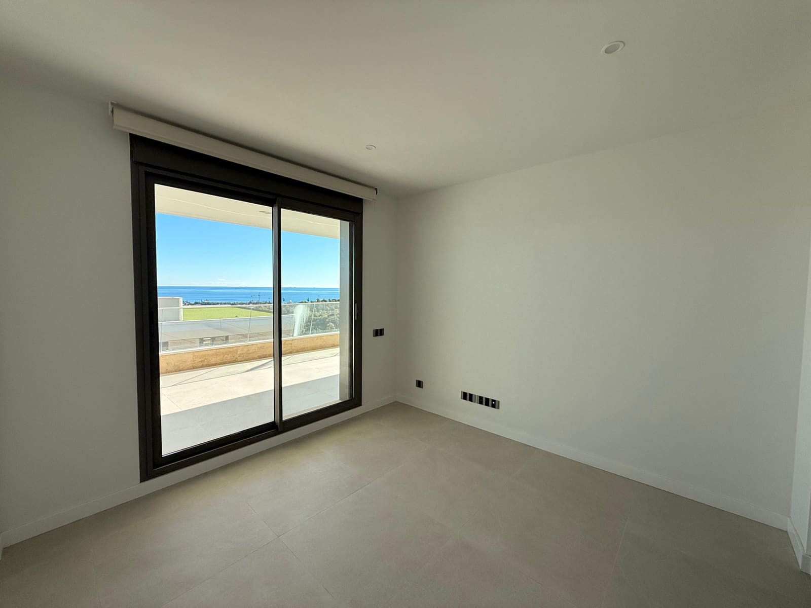 3 soverom Leilighet til salgs i New Golden Mile med svømmebasseng garasje - € 950 000 (Ref: 9647890)