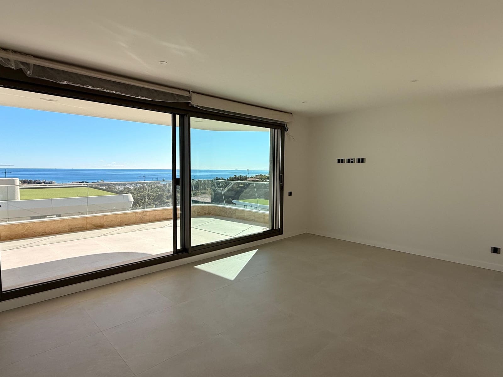 3 soverom Leilighet til salgs i New Golden Mile med svømmebasseng garasje - € 950 000 (Ref: 9647890)