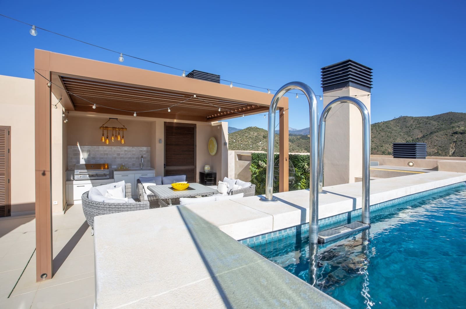 3 soveværelse Penthouse til salg i Benahavis med swimmingpool garage - € 1.595.000 (Ref: 9647891)