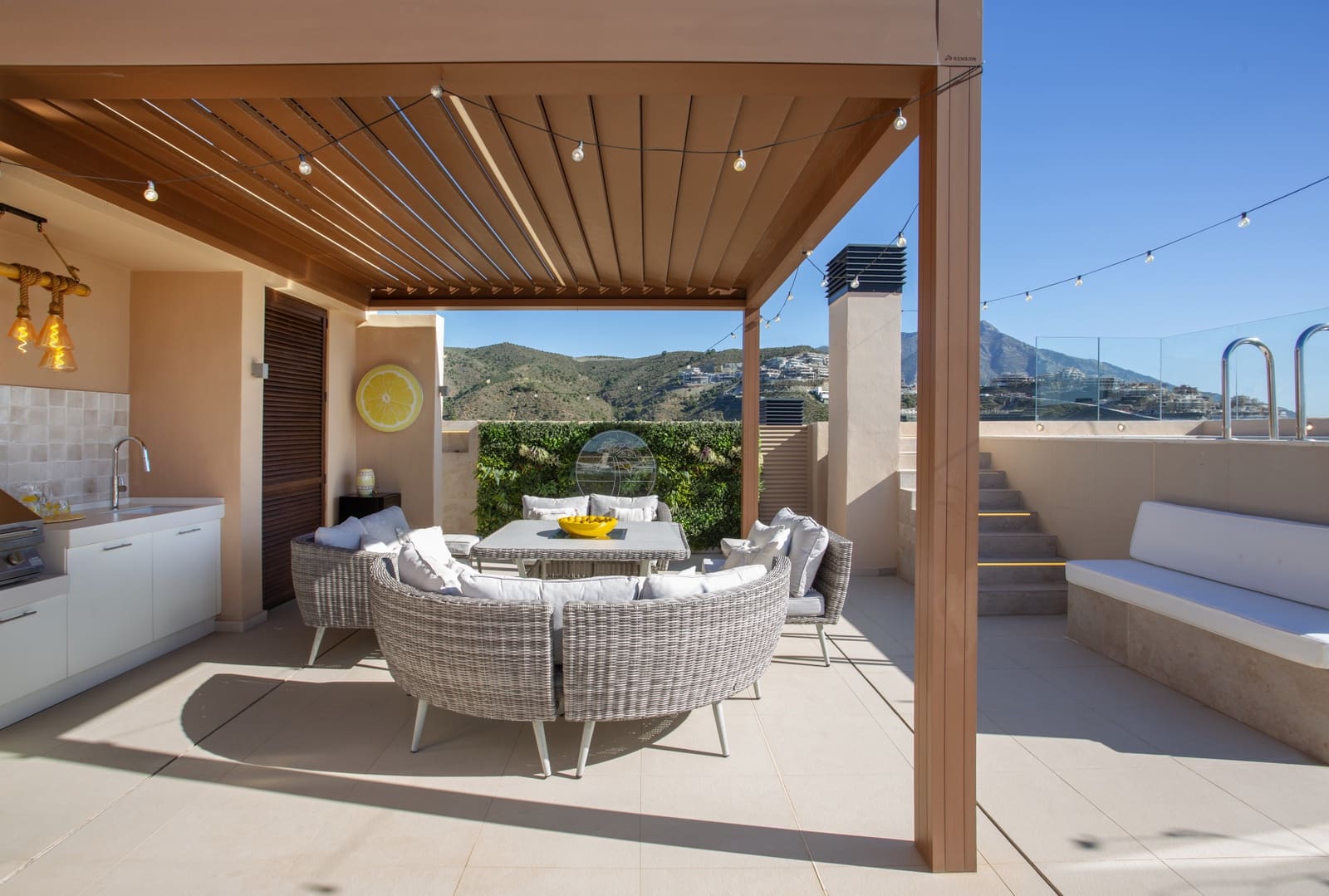 3 soveværelse Penthouse til salg i Benahavis med swimmingpool garage - € 1.595.000 (Ref: 9647891)