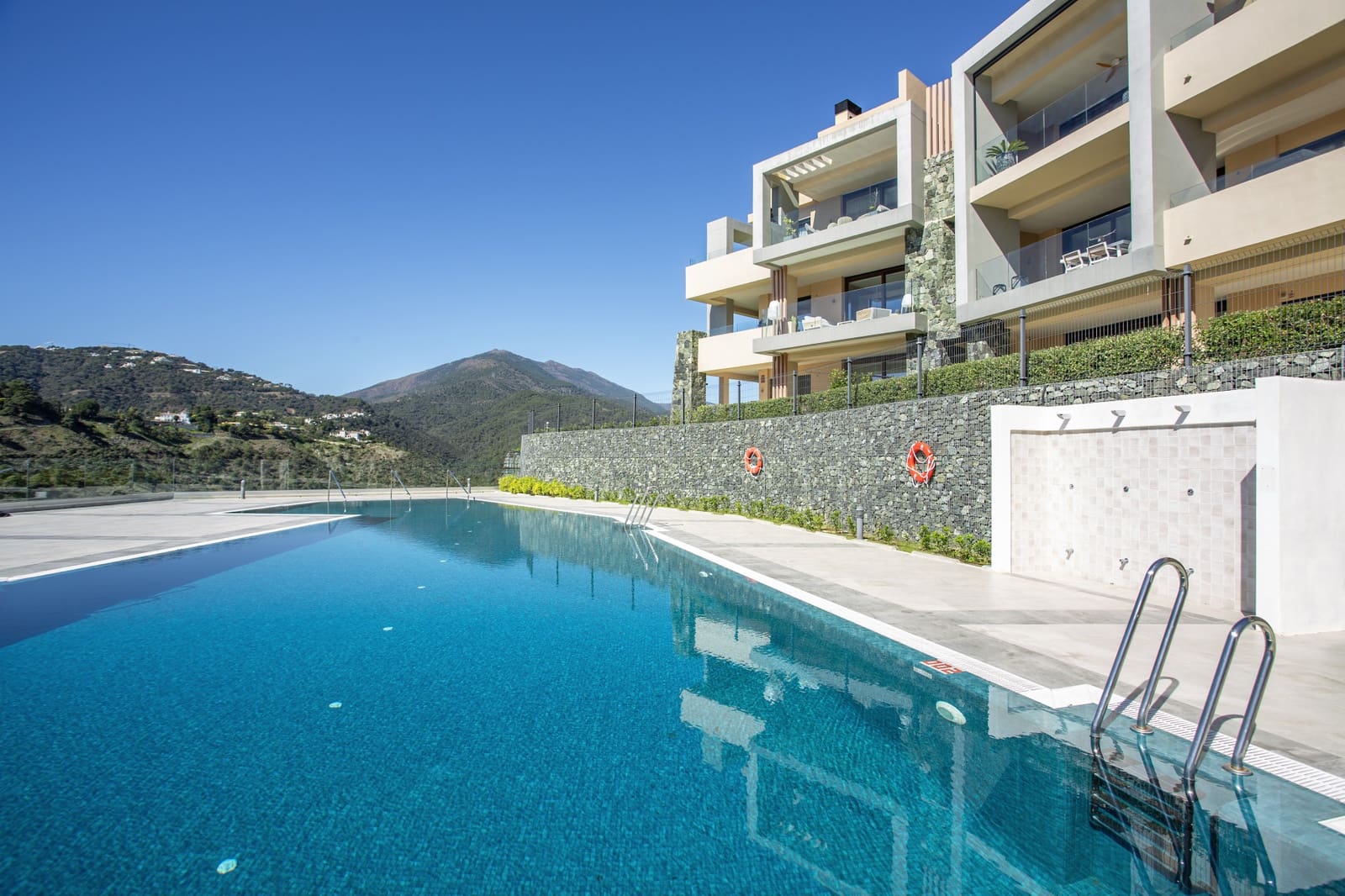 3 bedroom Penthouse for sale in Benahavis with pool garage - € 1,495,000 (Ref: 9647891)