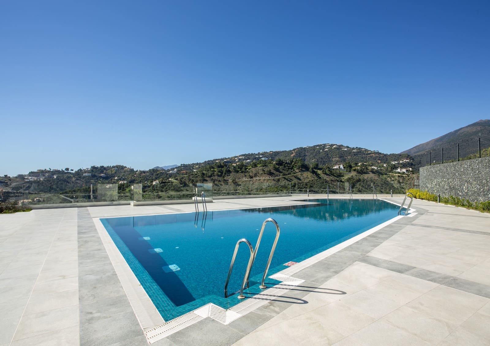 3 bedroom Penthouse for sale in Benahavis with pool garage - € 1,495,000 (Ref: 9647891)