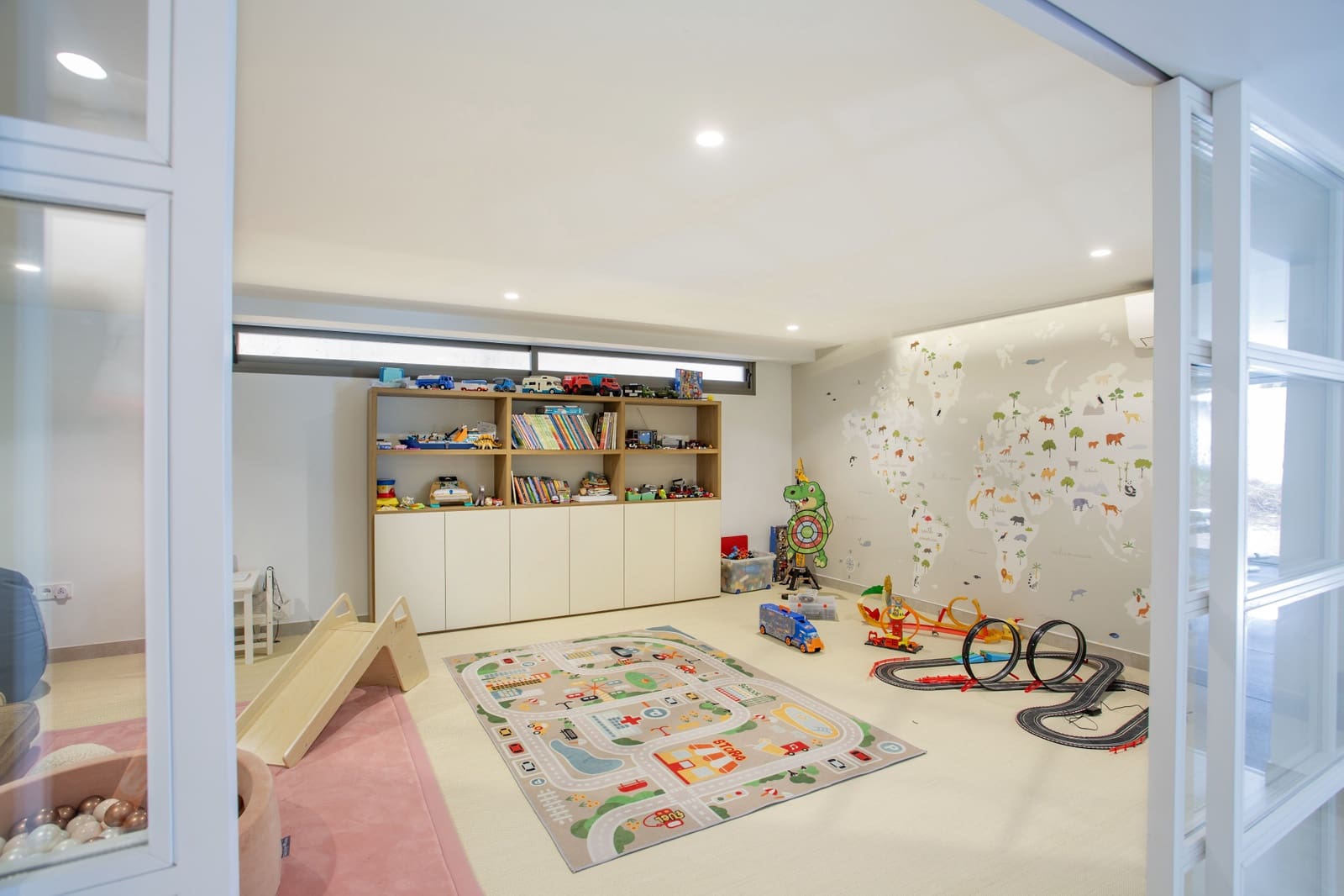 5 makuuhuone Huvila myytävänä paikassa Marbella mukana uima-altaan 
autotalli - 4 700 000 € (Ref: 9647892)