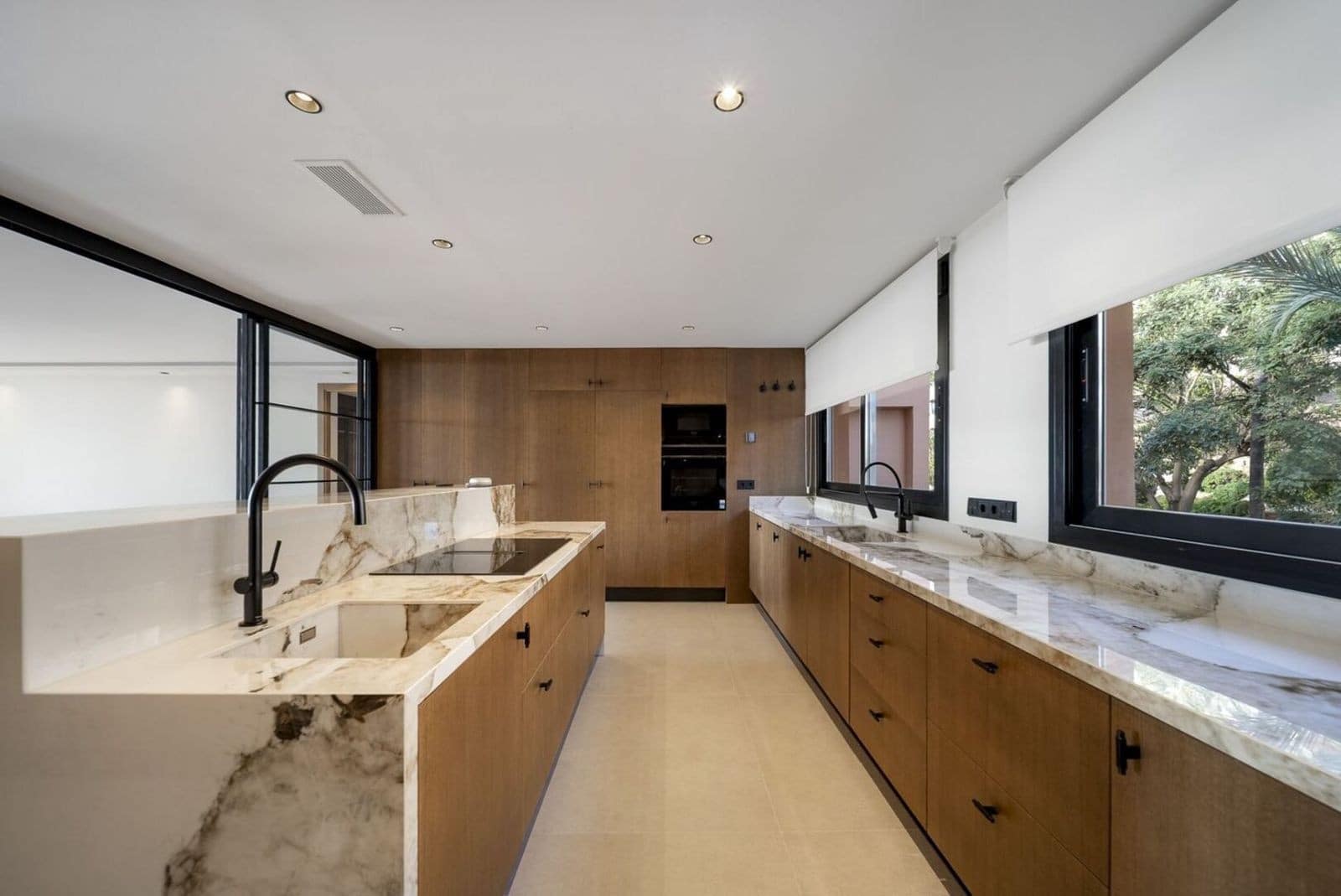 3 Zimmer Apartment zu verkaufen in Nueva Andalucia mit Pool Garage - 1.650.000 € (Ref: 9655793)