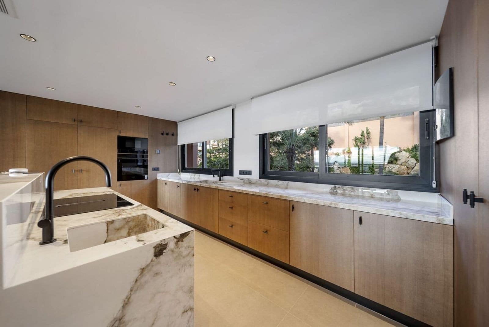 3 Zimmer Apartment zu verkaufen in Nueva Andalucia mit Pool Garage - 1.650.000 € (Ref: 9655793)