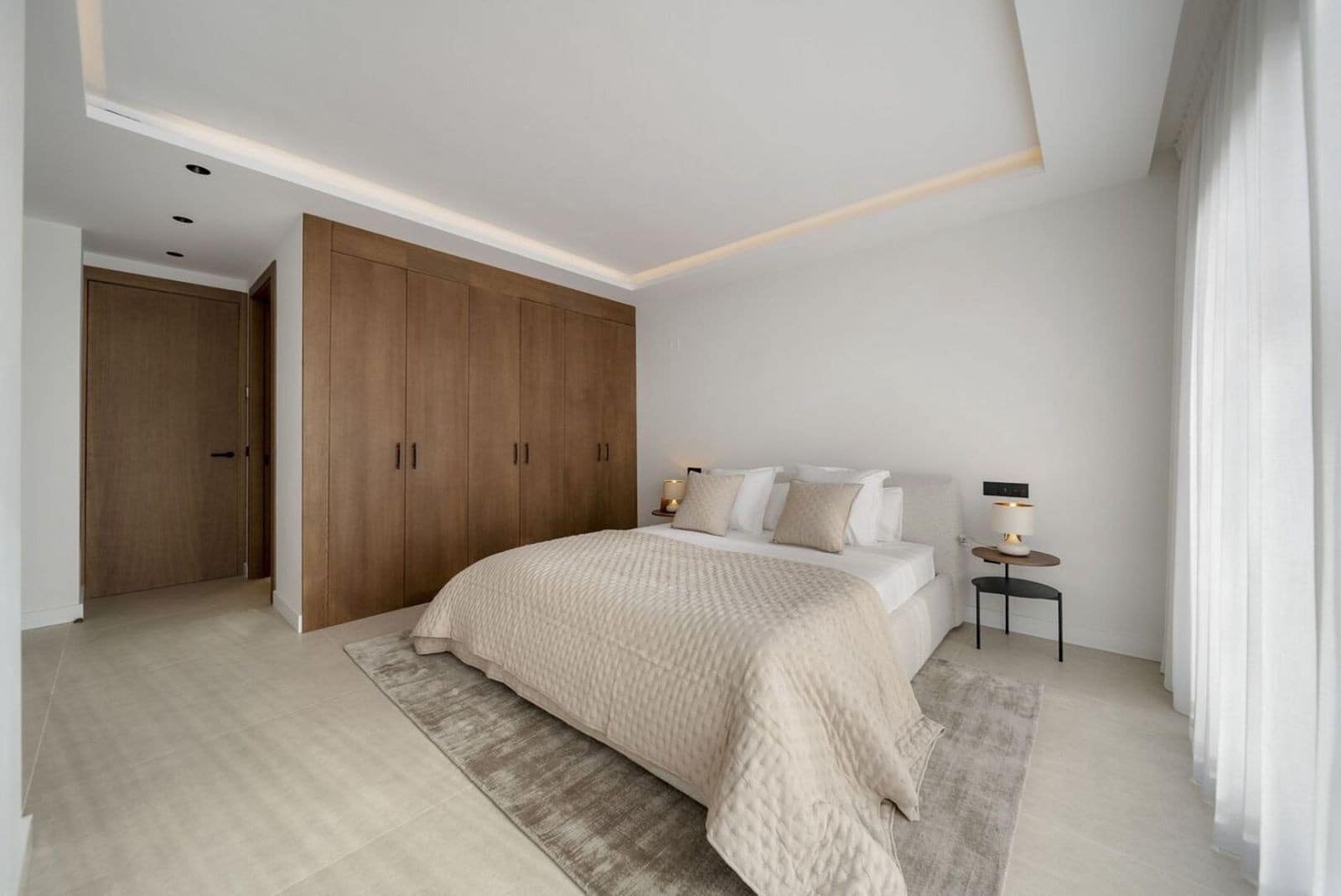 3 bedroom Apartment for sale in Nueva Andalucia with pool garage - € 1,650,000 (Ref: 9655793)