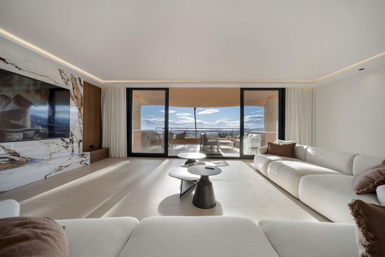 3 bedroom Apartment for sale in Nueva Andalucia with pool garage - € 1,650,000 (Ref: 9655793)