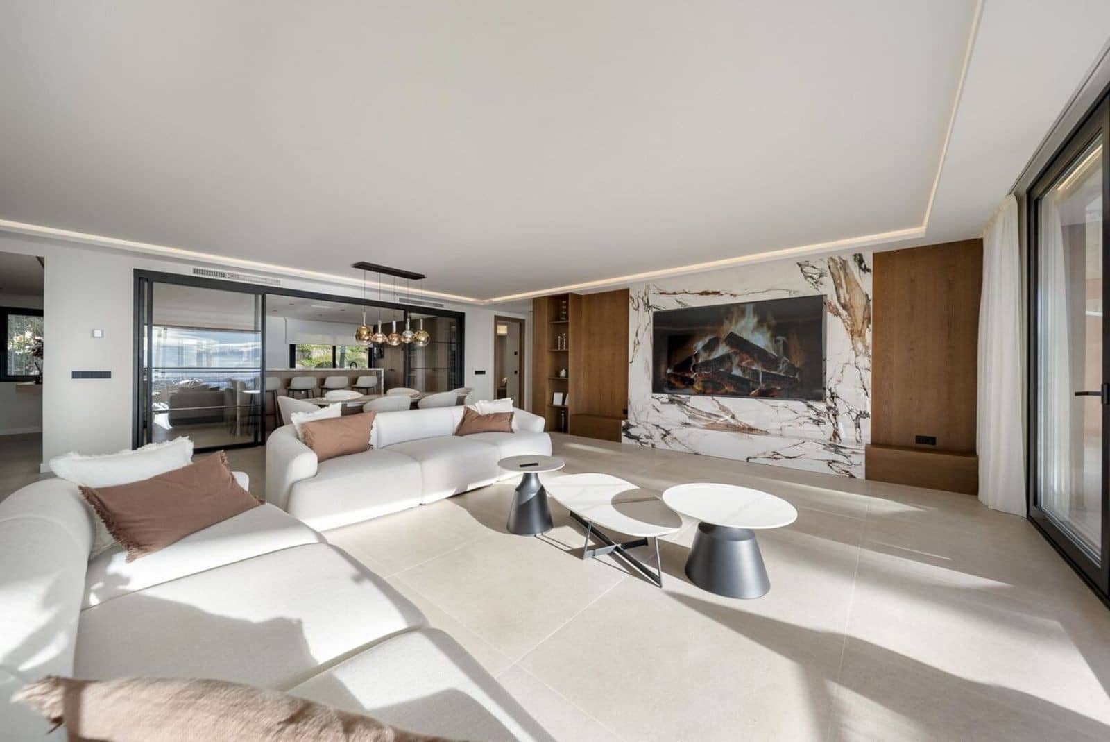 3 bedroom Apartment for sale in Nueva Andalucia with pool garage - € 1,650,000 (Ref: 9655793)