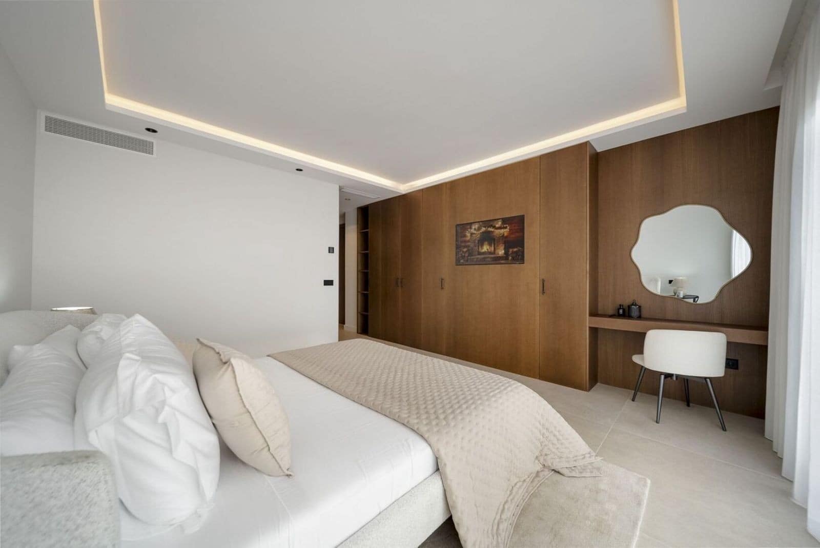 3 bedroom Apartment for sale in Nueva Andalucia with pool garage - € 1,650,000 (Ref: 9655793)