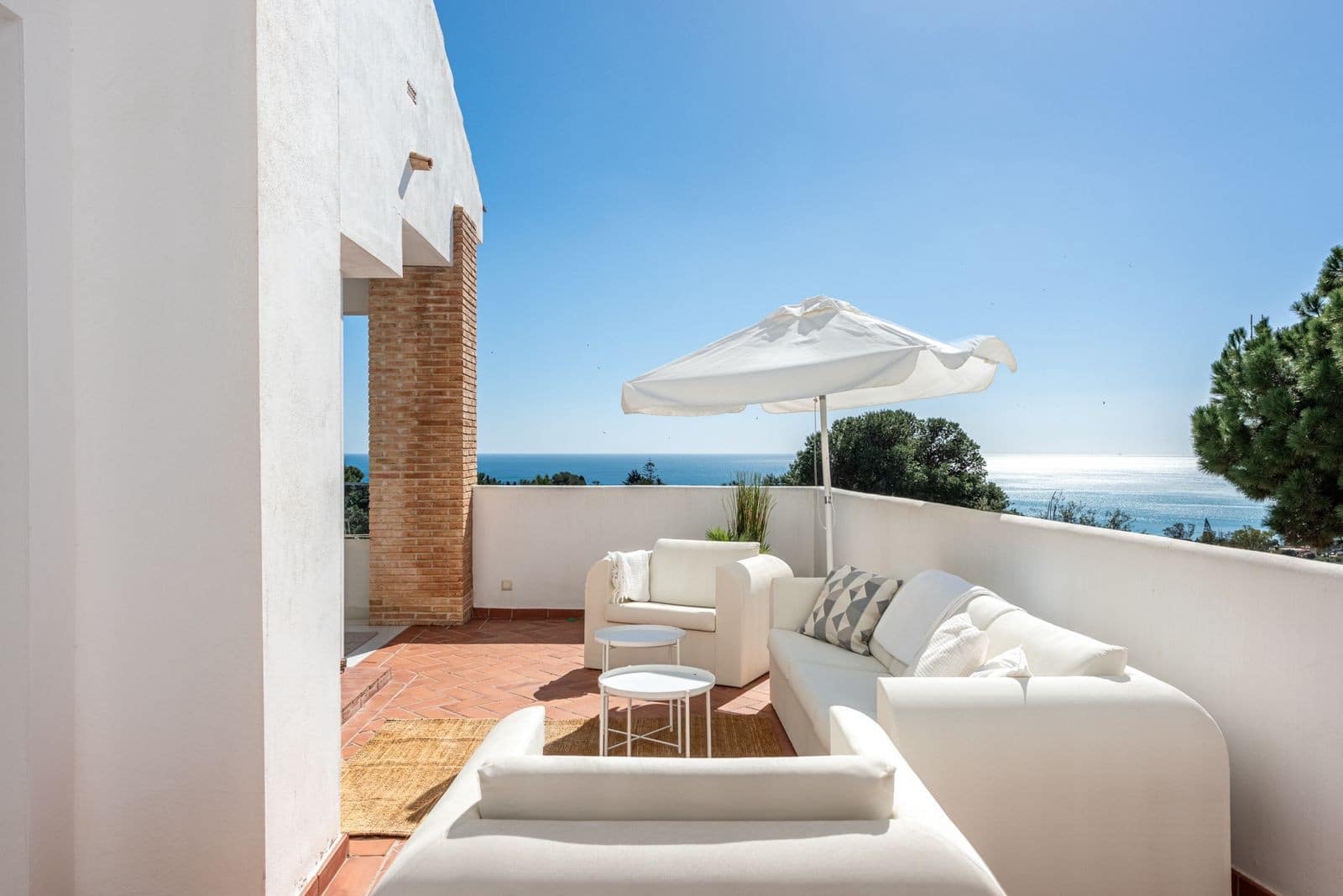 4 sypialnia Willa na sprzedaż w Benalmadena Costa z basenem garażem - 1 295 000 € (Ref: 9670250)