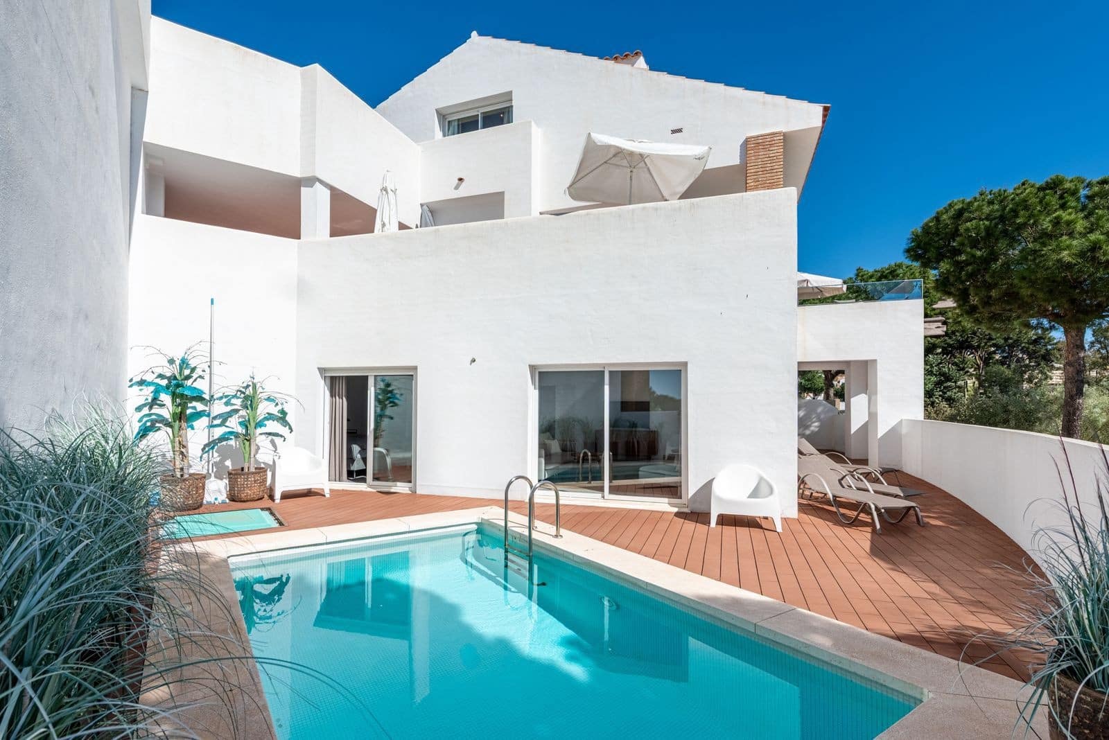 4 sypialnia Willa na sprzedaż w Benalmadena Costa z basenem garażem - 1 295 000 € (Ref: 9670250)