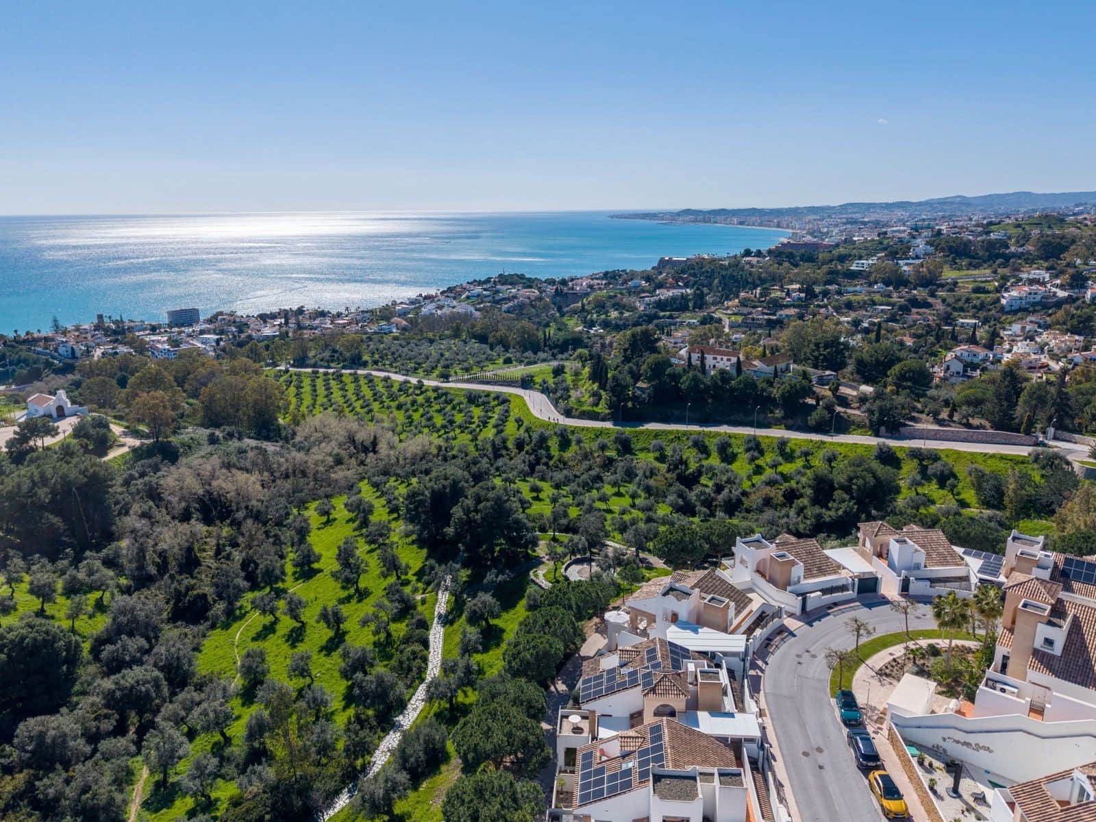 4 sypialnia Willa na sprzedaż w Benalmadena Costa z basenem garażem - 1 295 000 € (Ref: 9670250)