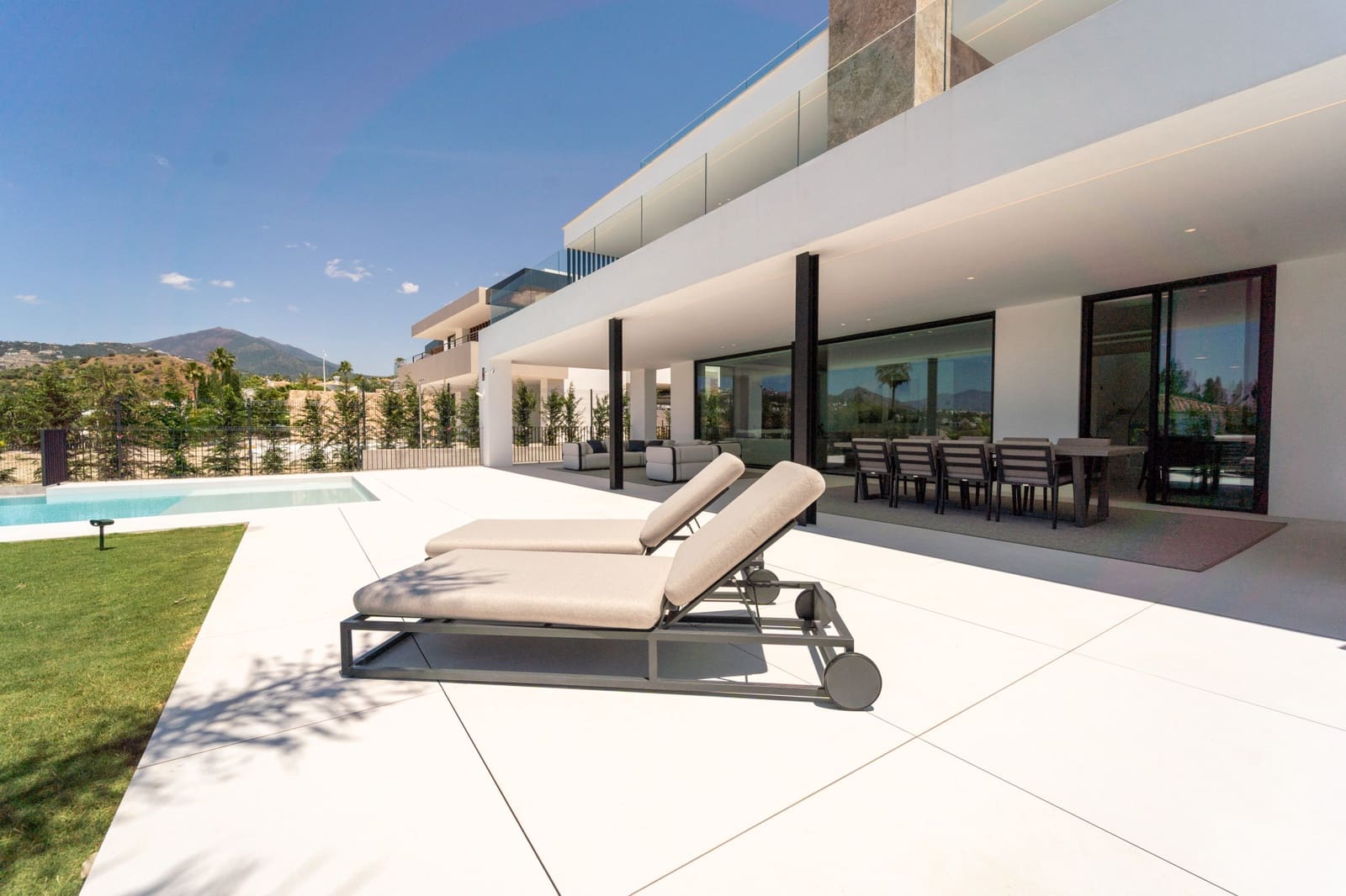 5 sypialnia Willa na sprzedaż w Marbella z basenem garażem - 4 700 000 € (Ref: 9686210)