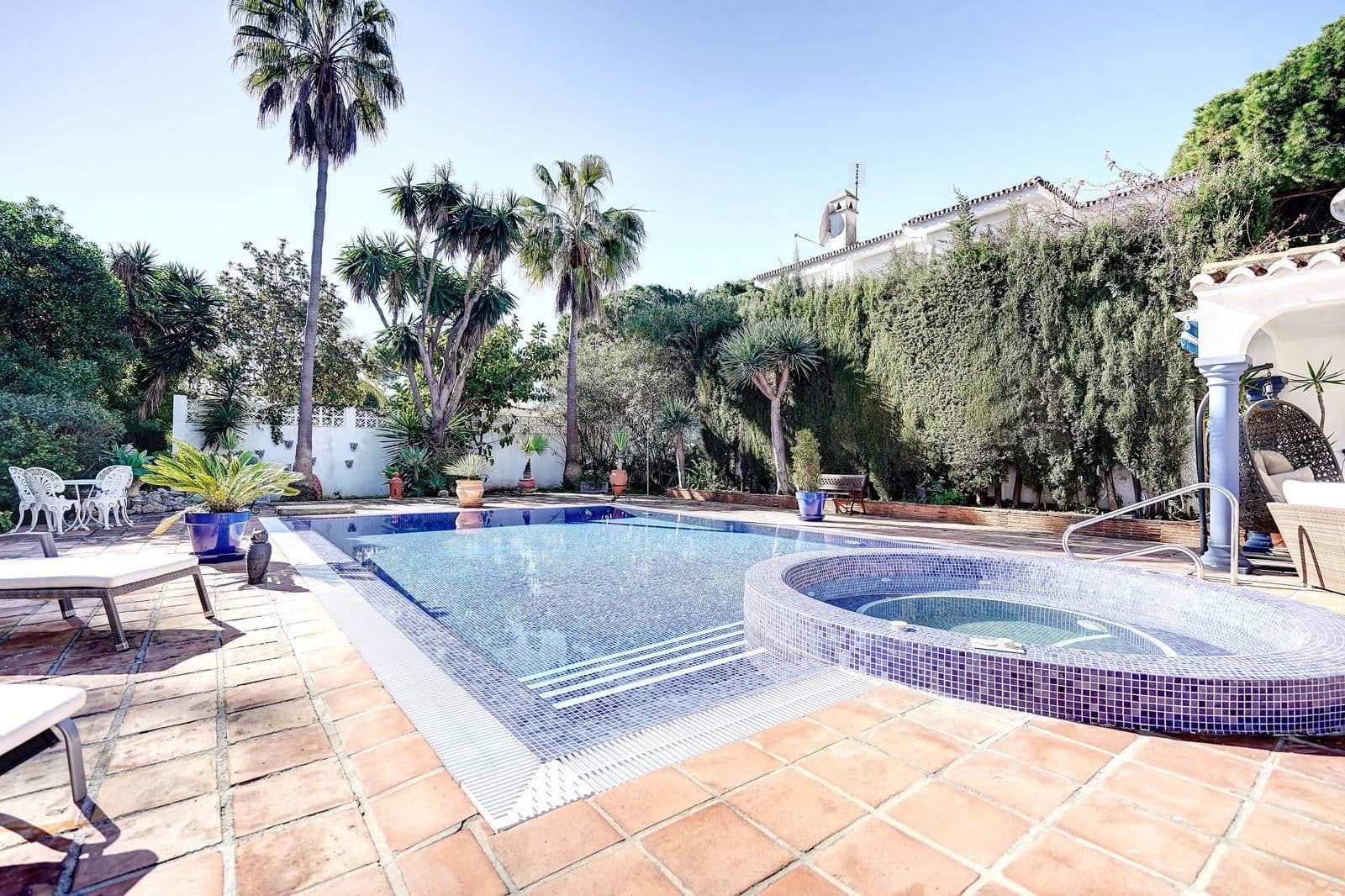 3 soverom Villa til salgs i Calahonda med svømmebasseng garasje - € 1 099 950 (Ref: 9695082)