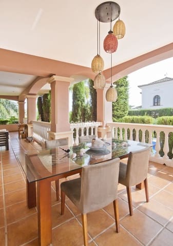 Chalet de 5 habitaciones en Marbella en venta con piscina garaje - 2.495.000 € (Ref: 9695086)
