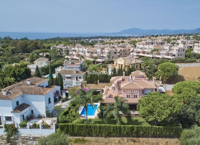 Chalet de 5 habitaciones en Marbella en venta con piscina garaje - 2.495.000 € (Ref: 9695086)