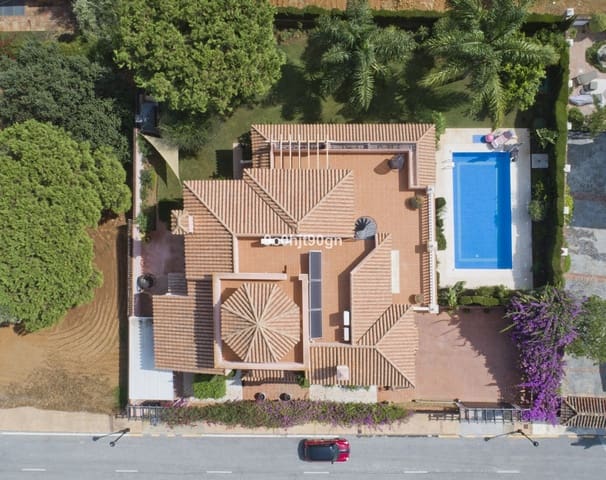 Chalet de 5 habitaciones en Marbella en venta con piscina garaje - 2.495.000 € (Ref: 9695086)