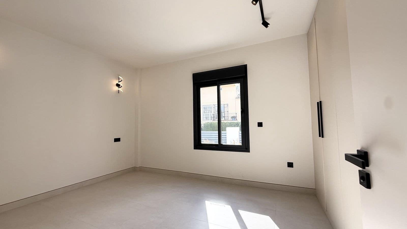 5 bedroom Villa for sale in Nueva Andalucia with pool garage - € 2,200,000 (Ref: 9695087)