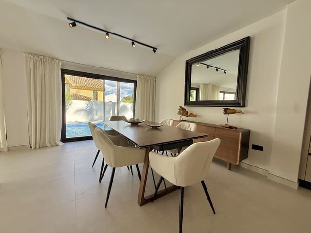 5 bedroom Villa for sale in Nueva Andalucia, Marbella with pool garage - € 2,200,000 (Ref: 9695087)