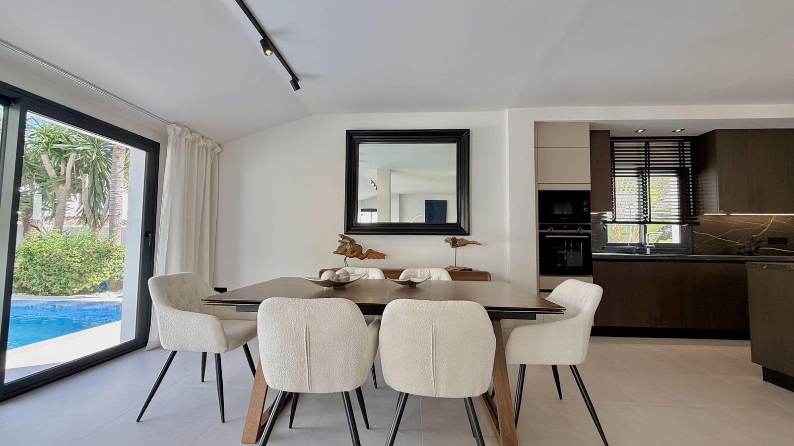 5 bedroom Villa for sale in Nueva Andalucia with pool garage - € 2,200,000 (Ref: 9695087)