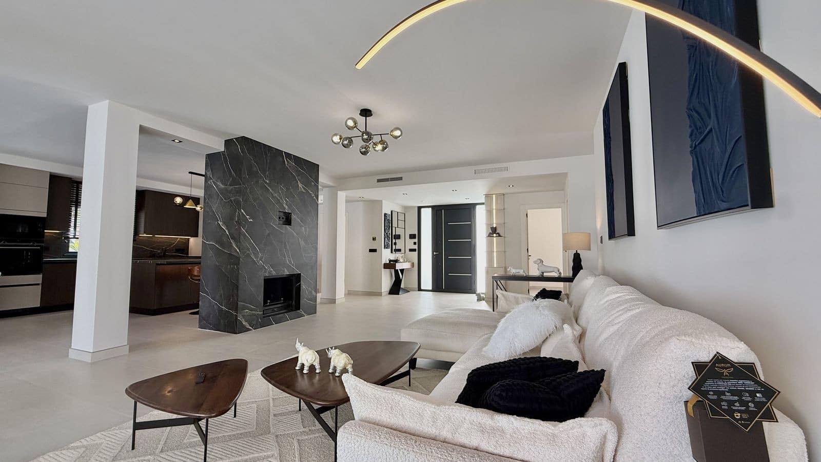 5 bedroom Villa for sale in Nueva Andalucia with pool garage - € 2,200,000 (Ref: 9695087)