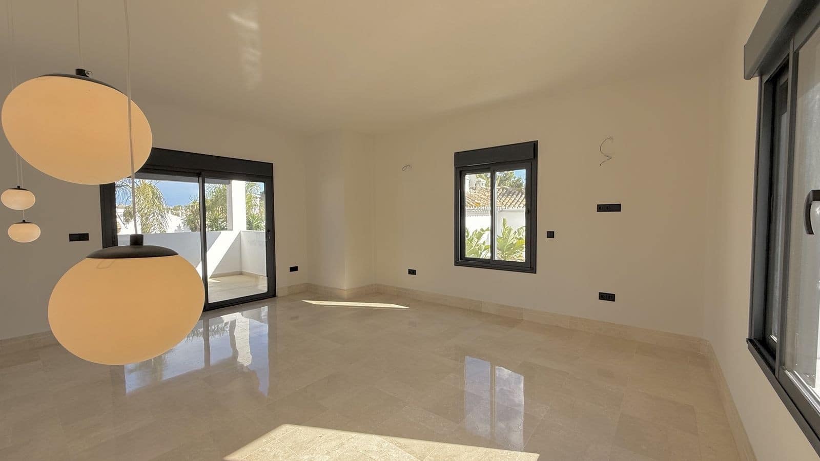 5 bedroom Villa for sale in Nueva Andalucia with pool garage - € 2,200,000 (Ref: 9695087)