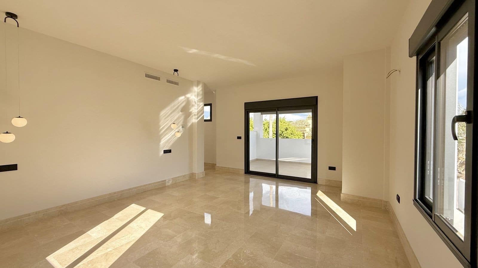 5 bedroom Villa for sale in Nueva Andalucia with pool garage - € 2,200,000 (Ref: 9695087)