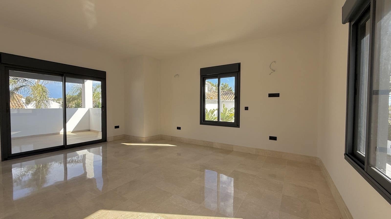 5 bedroom Villa for sale in Nueva Andalucia with pool garage - € 2,200,000 (Ref: 9695087)