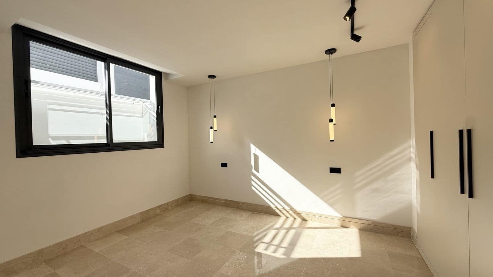 5 bedroom Villa for sale in Nueva Andalucia with pool garage - € 2,200,000 (Ref: 9695087)