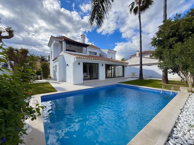5 bedroom Villa for sale in Nueva Andalucia, Marbella with pool garage - € 2,200,000 (Ref: 9695087)