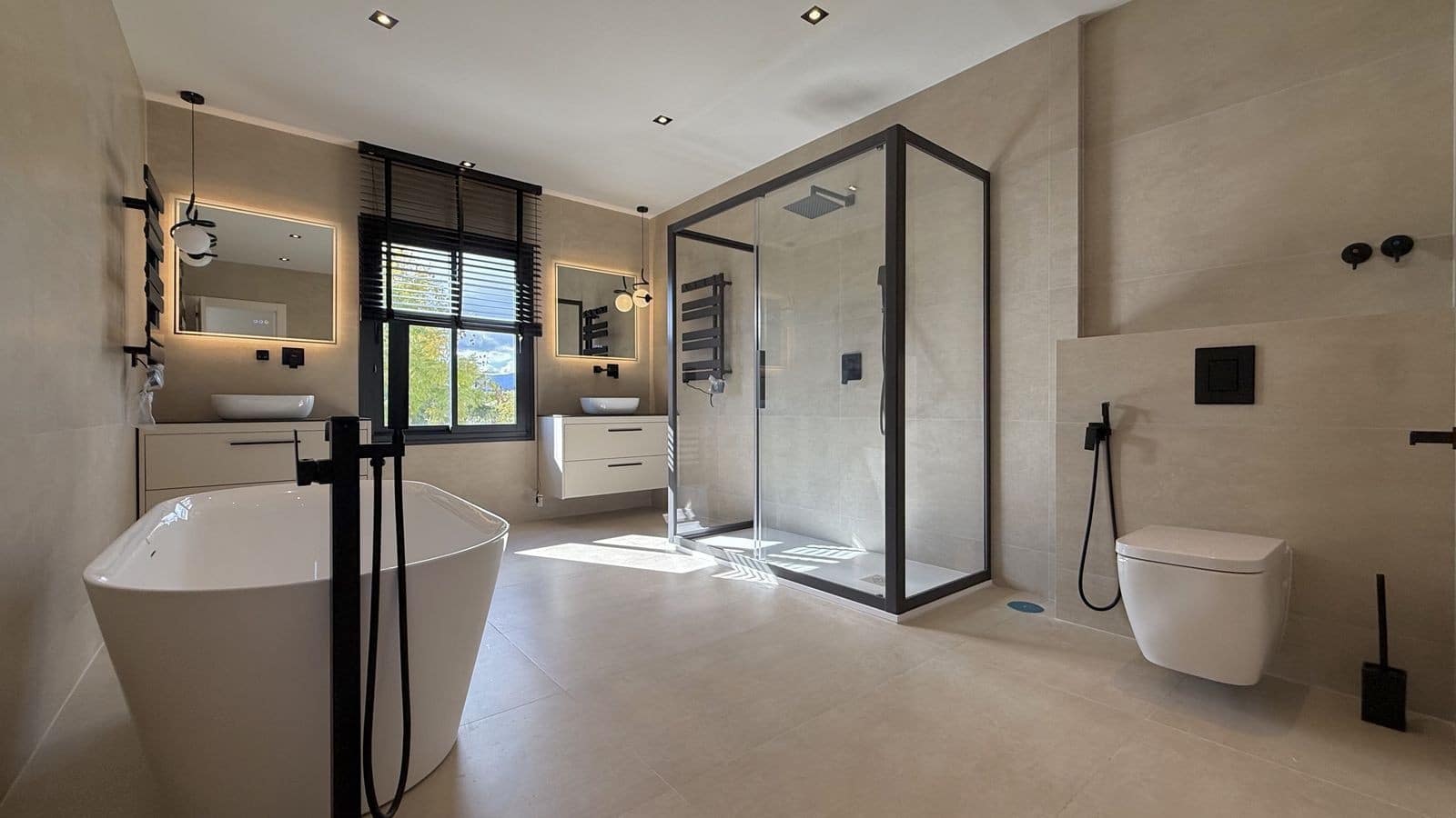 5 bedroom Villa for sale in Nueva Andalucia with pool garage - € 2,200,000 (Ref: 9695087)