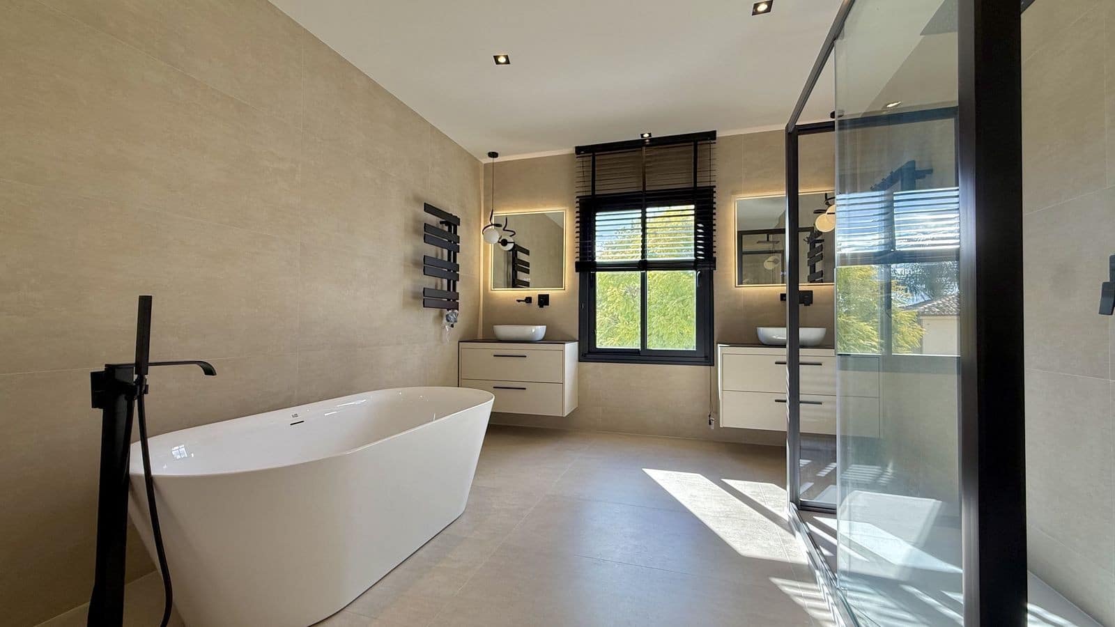 5 bedroom Villa for sale in Nueva Andalucia with pool garage - € 2,200,000 (Ref: 9695087)