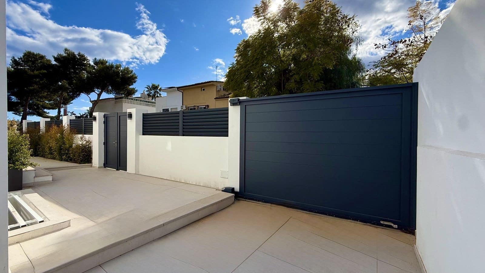 5 bedroom Villa for sale in Nueva Andalucia with pool garage - € 2,200,000 (Ref: 9695087)