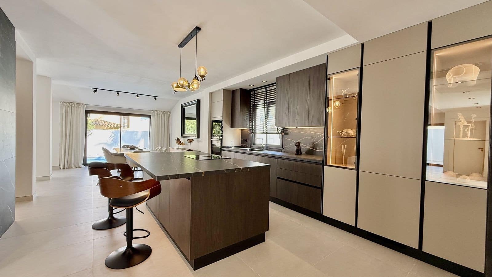 5 bedroom Villa for sale in Nueva Andalucia with pool garage - € 2,200,000 (Ref: 9695087)